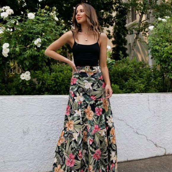 Sheike Dresses & Skirts - SHEIKE FLORAL SKIRT - SIZE 12